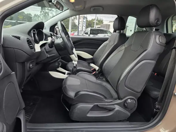 Opel Adam 2014 - 9990 EUR, 122000 km - AUTO.MOTO.pt - 122000km - foto 14 de 26