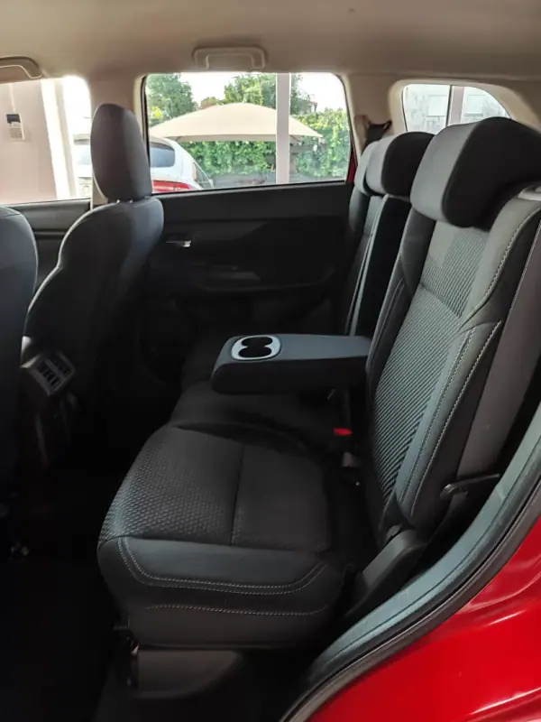 Mitsubishi Outlander 2021 - 18900 EUR, 141000 km - AUTO.MOTO.pt - 141000km - foto 14 de 37
