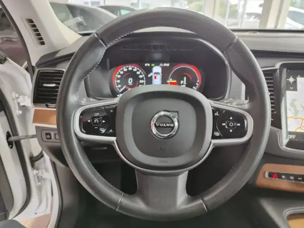 Volvo XC 90 2021 - 49950 EUR, 70500 km - AUTO.MOTO.pt - 70500km - foto 31 de 41