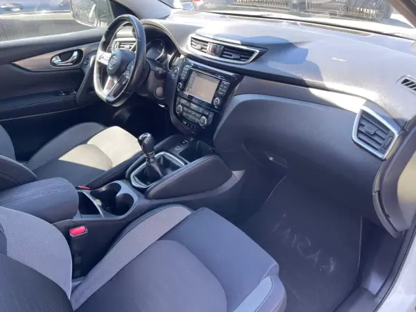 Nissan Qashqai 2017 - 13900 EUR, 236000 km - AUTO.MOTO.pt - 236000km - foto 11 de 14
