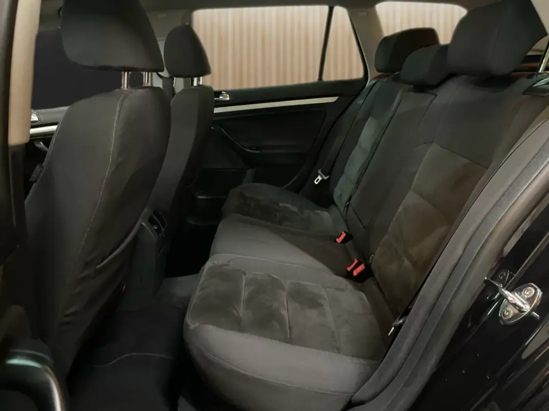 Volkswagen Golf Variant 2008 - 7950 EUR, 267609 km - AUTO.MOTO.pt - 267609km - foto 18 de 20