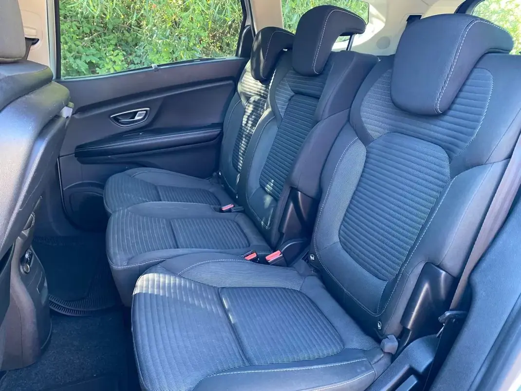 Renault Grand Scénic 2017 - 12950 EUR, 239000 km - AUTO.MOTO.pt - 239000km - foto 18 de 21