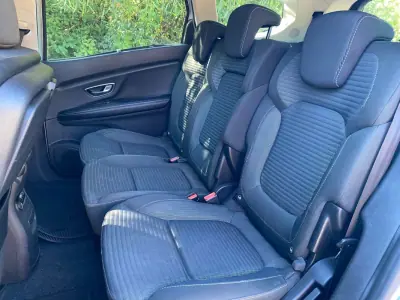 Renault Grand Scénic 2017 - 12950 EUR, 239000 km - AUTO.MOTO.pt - 239000km - foto 18 de 21