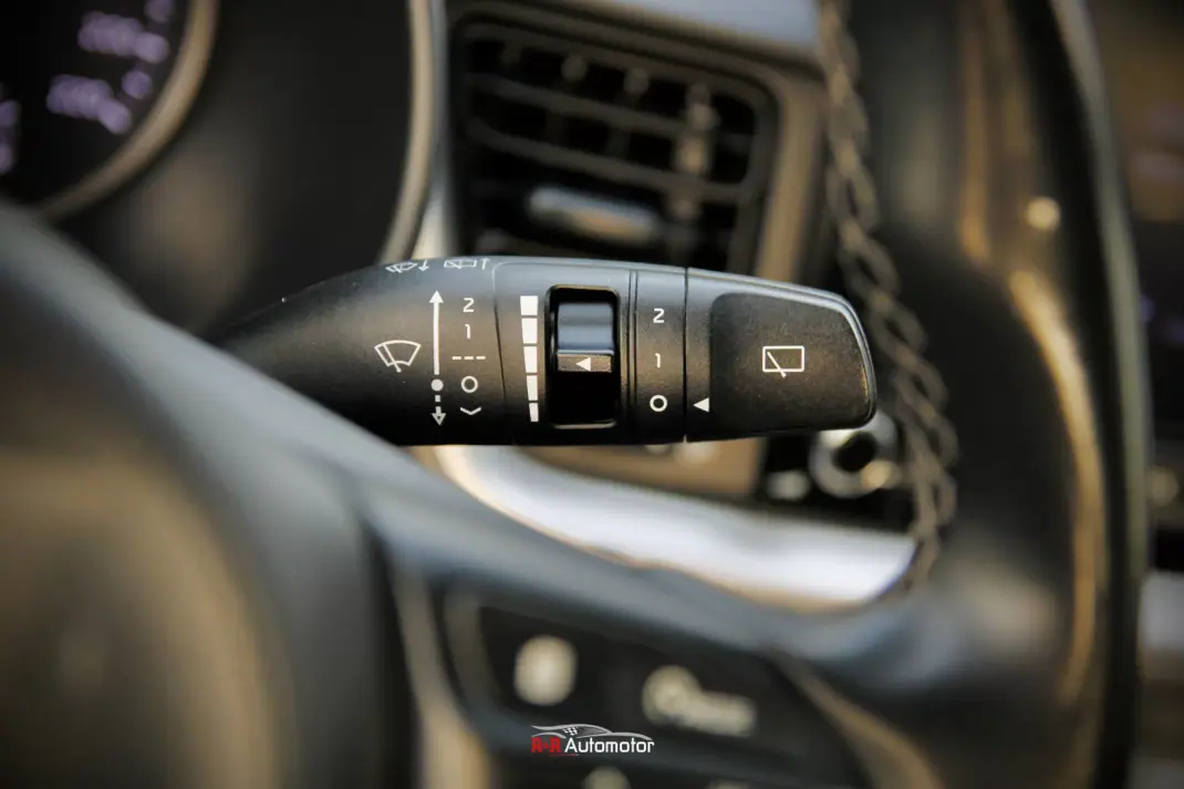 Kia Stonic 2021 - 13990 EUR, 128000 km - AUTO.MOTO.pt - 128000km - foto 27 de 29