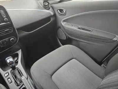 Renault Zoe 2019 - 7850 EUR, 130850 km - AUTO.MOTO.pt - 130850km - foto 11 de 22