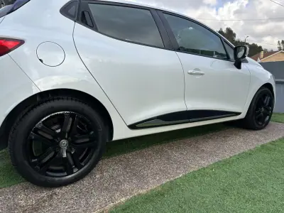 Renault Clio 2018 - 10900 EUR, 138929 km - AUTO.MOTO.pt - 138929km - foto 22 de 46