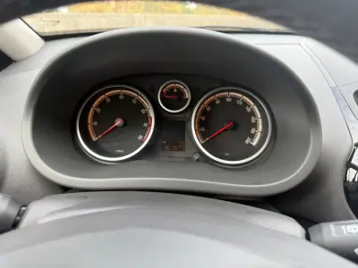 Opel Corsa 2014 - 6450 EUR, 161000 km - AUTO.MOTO.pt - 161000km - foto 15 de 22