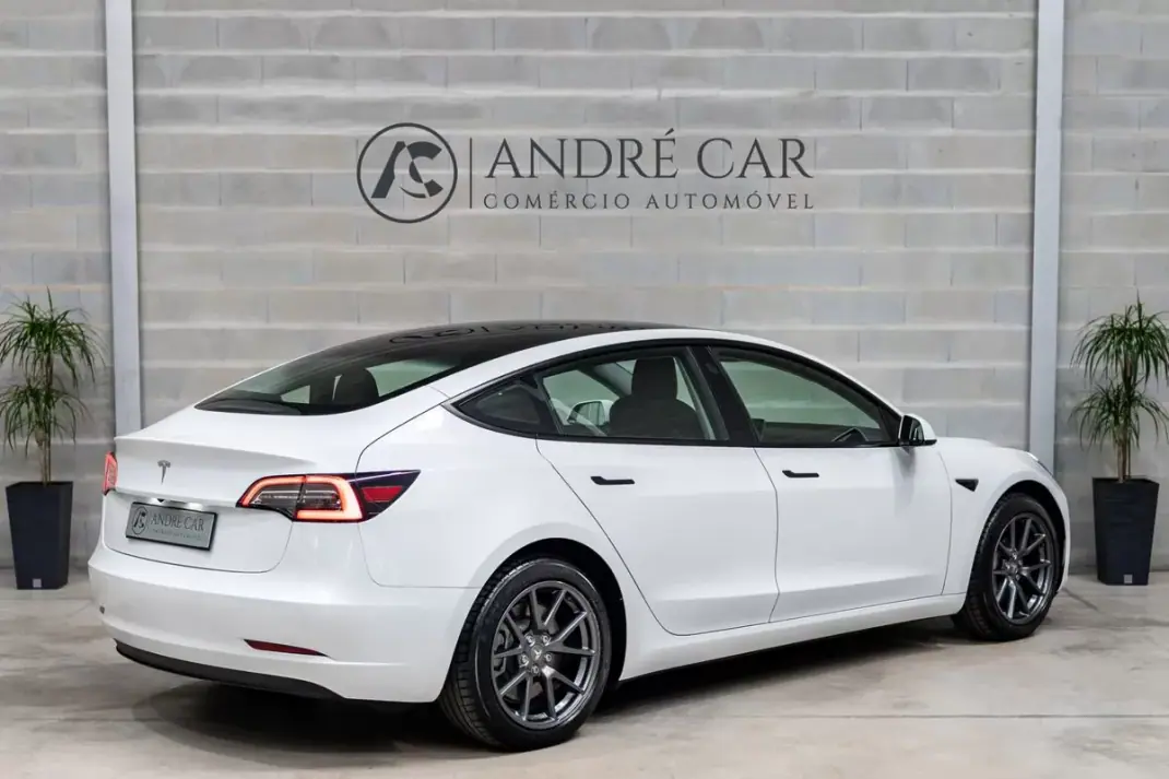 Tesla Model 3 2021 - 25950 EUR, 38290 km - AUTO.MOTO.pt - 38290km - foto 6 de 49