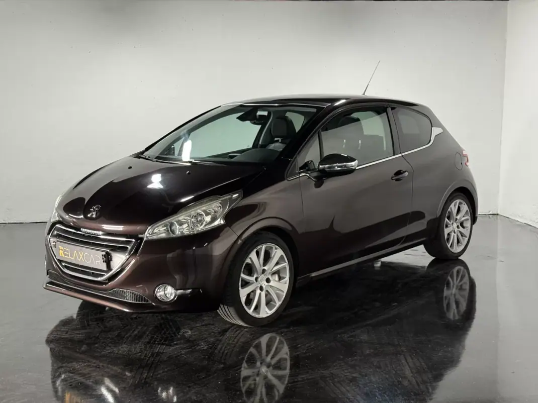 Peugeot 208 2012 - 6500 EUR, 236500 km - AUTO.MOTO.pt - 236500km - foto 6 de 21