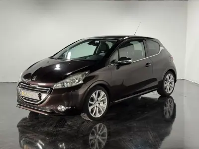 Peugeot 208 2012 - 6500 EUR, 236500 km - AUTO.MOTO.pt - 236500km - foto 6 de 21