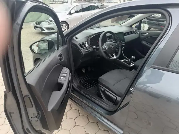 Renault Clio 2021 - 16800 EUR, 21450 km - AUTO.MOTO.pt - 21450km - foto 7 de 11