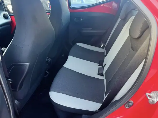 Toyota Aygo 2016 - 8500 EUR, 190000 km - AUTO.MOTO.pt - 190000km - foto 11 de 16