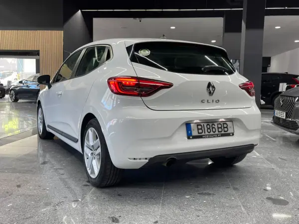 Renault Clio 2020 — foto 2 de 17