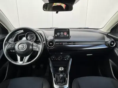 Mazda 2 2015 - 11500 EUR, 75000 km - AUTO.MOTO.pt - 75000km - foto 8 de 33