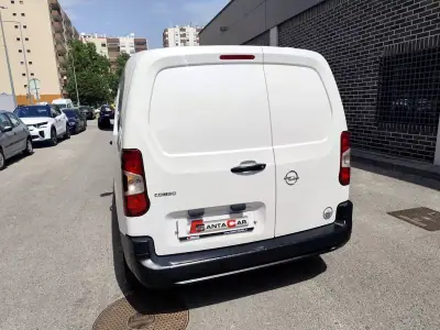 Opel COMBO 2019 - 11980 EUR, 162000 km - AUTO.MOTO.pt - 162000km - foto 15 de 21