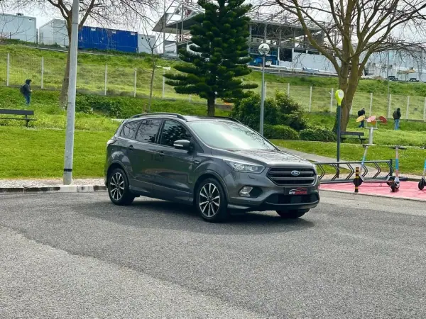 Ford Kuga 2017 - 15450 EUR, 78000 km - AUTO.MOTO.pt - 78000km - foto 26 de 60