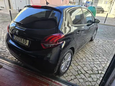 Peugeot 208 2018 - 5750 EUR, 187537 km - foto 4 de 18