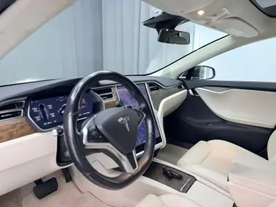 Tesla Model S 2018 - 23500 EUR, 183000 km - AUTO.MOTO.pt - 183000km - foto 21 de 21