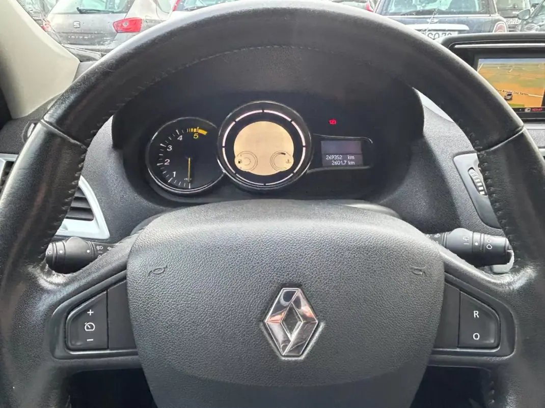 Renault Mégane Sport Tourer 2014 - 8900 EUR, 269392 km - AUTO.MOTO.pt - 269392km - foto 9 de 20