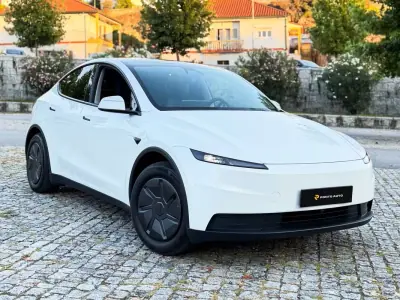 Tesla Model Y 2026 - 40950 EUR, 7199 km - foto 1 de 16