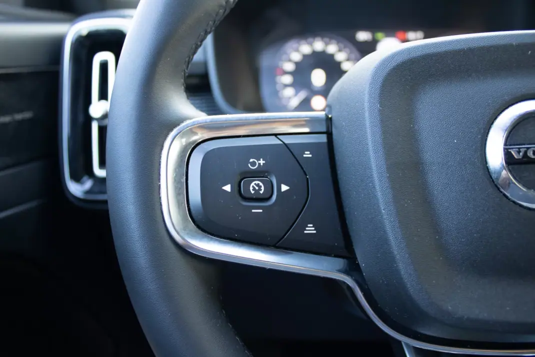 Volvo XC 40 2022 - 24990 EUR, 159000 km - 159000km - foto 27 de 54
