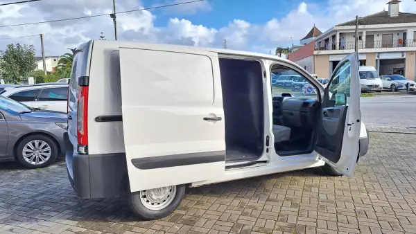 Citroën Jumpy 2012 - 8900 EUR, 361065 km - AUTO.MOTO.pt - 361065km - foto 3 de 23