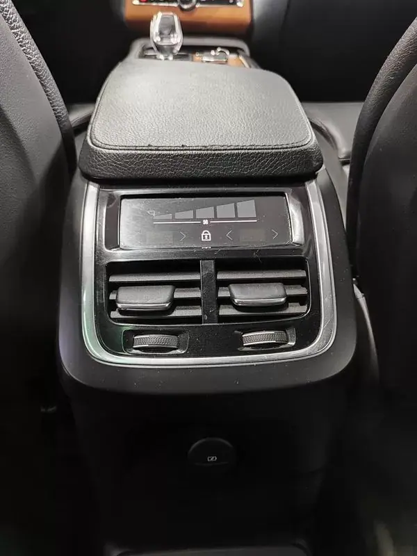 Volvo XC 90 2021 - 49950 EUR, 70500 km - AUTO.MOTO.pt - 70500km - foto 25 de 41