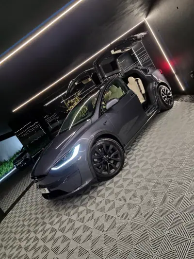 Tesla Model X 2023 — foto 3 de 39