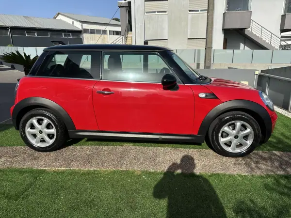 MINI 3 Portas 2010 - 5900 EUR, 200000 km - AUTO.MOTO.pt - 200000km - foto 6 de 51