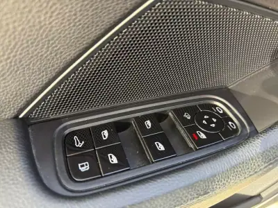 Porsche Panamera 2018 - 74500 EUR, 50941 km - AUTO.MOTO.pt - 50941km - foto 21 de 41