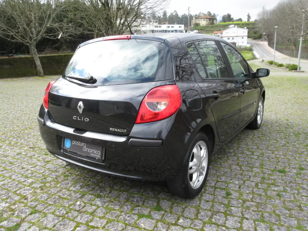 Renault Clio 2006 - 3990 EUR, 249000 km - AUTO.MOTO.pt - 249000km - foto 9 de 38