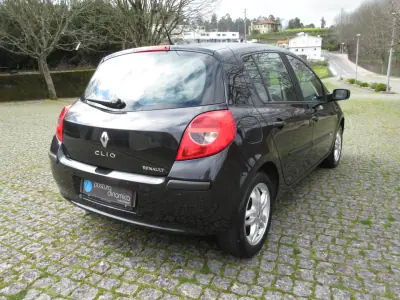 Renault Clio 2006 - 3990 EUR, 249000 km - AUTO.MOTO.pt - 249000km - foto 9 de 38