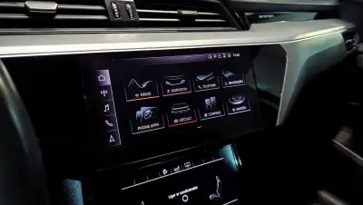 Audi e-tron 2019 - 42900 EUR, 78950 km - AUTO.MOTO.pt - 78950km - foto 38 de 58