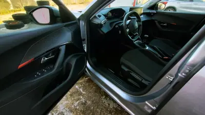 Peugeot 2008 2021 - 17999 EUR, 118000 km - AUTO.MOTO.pt - 118000km - foto 16 de 31