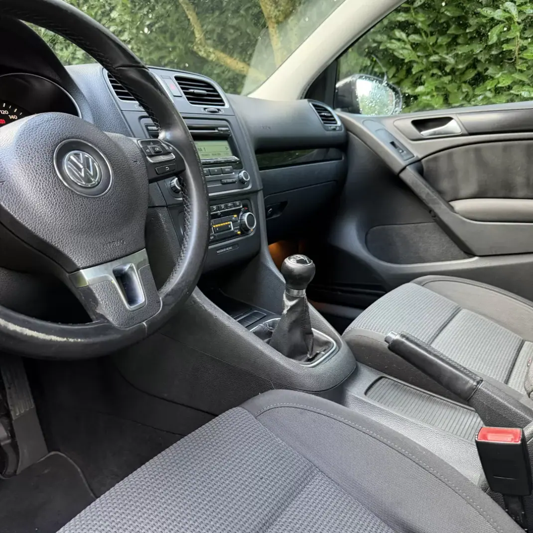 Volkswagen Golf Plus 2009 - 7990 EUR, 333000 km - AUTO.MOTO.pt - 333000km - foto 15 de 19