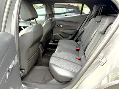 Peugeot e-2008 2025 - 25400 EUR, 17162 km - AUTO.MOTO.pt - 17162km - foto 14 de 19