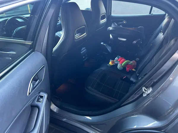 Mercedes-Benz GLA 180 2015 - 16950 EUR, 235000 km - AUTO.MOTO.pt - 235000km - foto 7 de 15