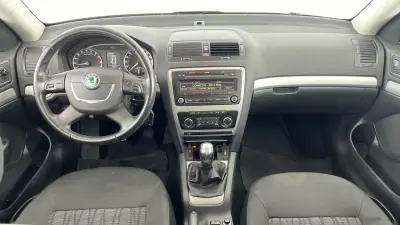 Skoda Octavia Break 2010 - 7500 EUR, 139227 km - AUTO.MOTO.pt - 139227km - foto 9 de 24