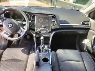 Renault Mégane Sport Tourer 2018 - 15950 EUR, 123820 km - AUTO.MOTO.pt - 123820km - foto 9 de 13