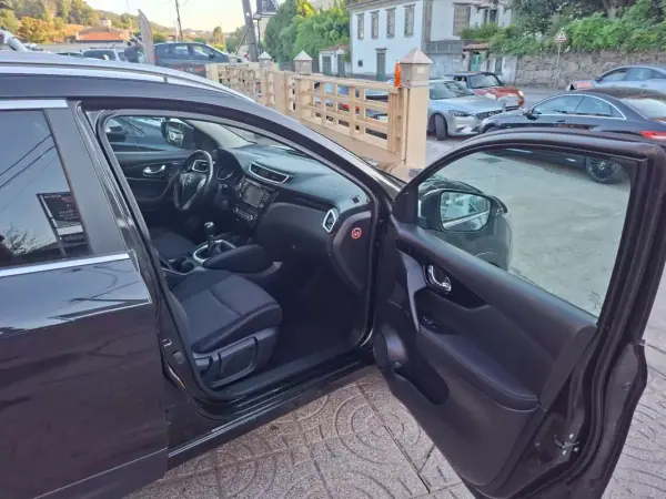 Nissan Qashqai 2015 - 12900 EUR, 138773 km - AUTO.MOTO.pt - 138773km - foto 26 de 39