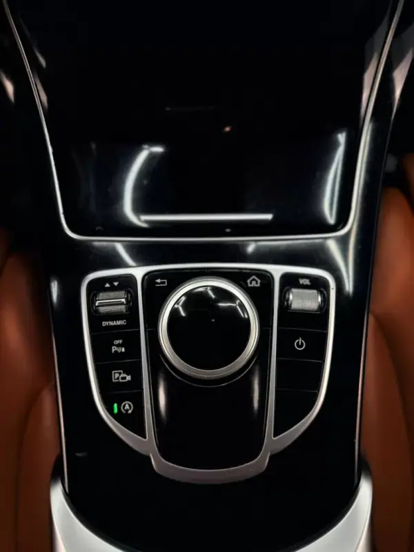 Mercedes-Benz C 300 2019 - 20999 EUR, 234000 km - AUTO.MOTO.pt - 234000km - foto 13 de 24