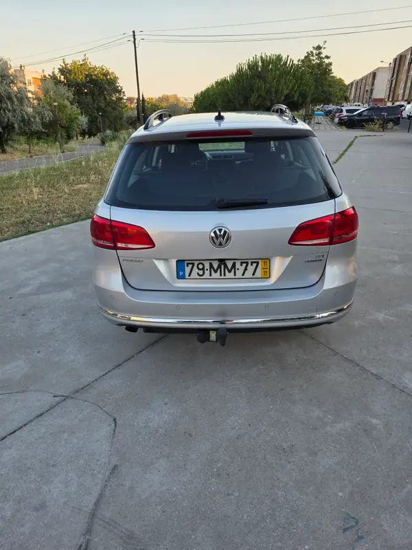 Volkswagen Passat Variant 2011 - 5999 EUR, 264000 km - 264000km - foto 3 de 12