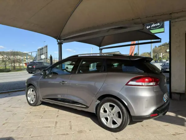 Renault Clio Sport Tourer 2014 - 8950 EUR, 143153 km - AUTO.MOTO.pt - 143153km - foto 5 de 30