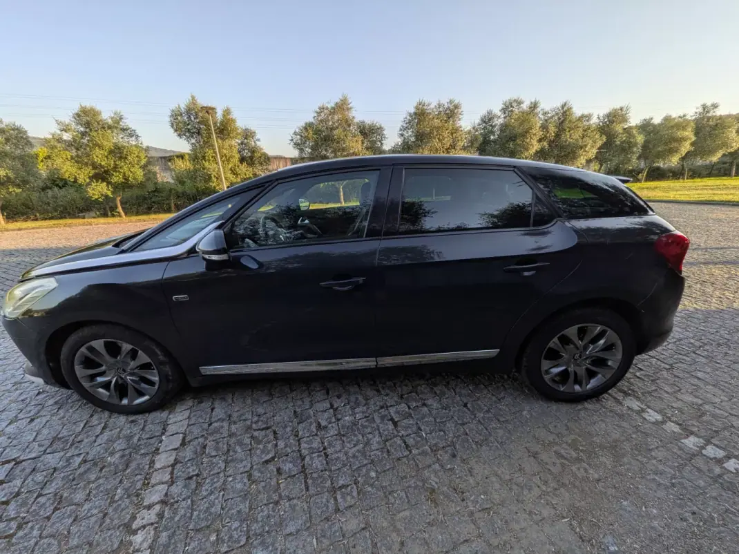 DS DS5 2014 - 10900 EUR, 19800 km - 19800km - foto 7 de 16