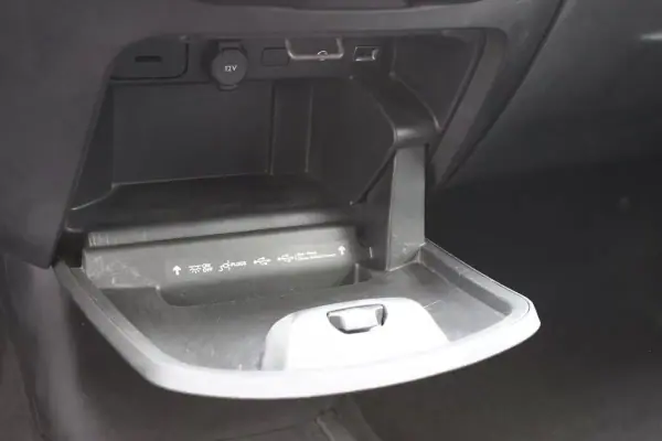 Citroën C4 Picasso 2015 - 9900 EUR, 128865 km - AUTO.MOTO.pt - 128865km - foto 19 de 21