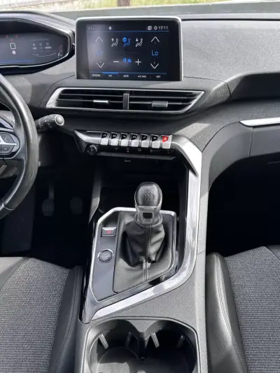 Peugeot 3008 2019 - 17900 EUR, 180000 km - AUTO.MOTO.pt - 180000km - foto 53 de 62