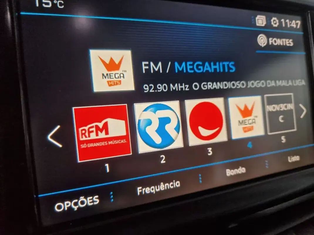 Peugeot 208 2019 - 13750 EUR, 180000 km - AUTO.MOTO.pt - 180000km - foto 3 de 11