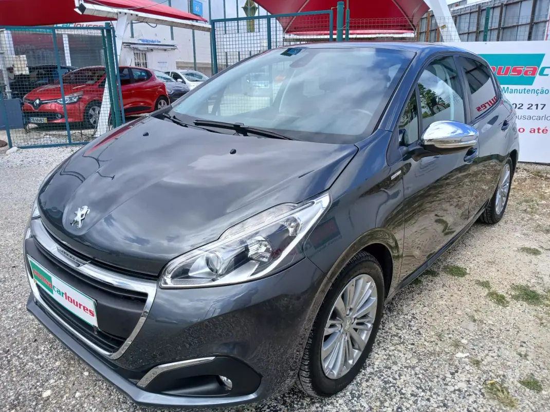 Peugeot 208 2017 - 7950 EUR, 104781 km - AUTO.MOTO.pt - 104781km - foto 1 de 26