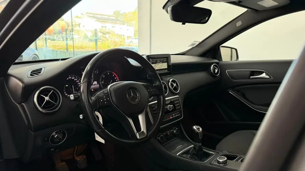 Mercedes-Benz A 180 2014 - 13990 EUR, 259250 km - AUTO.MOTO.pt - 259250km - foto 22 de 29