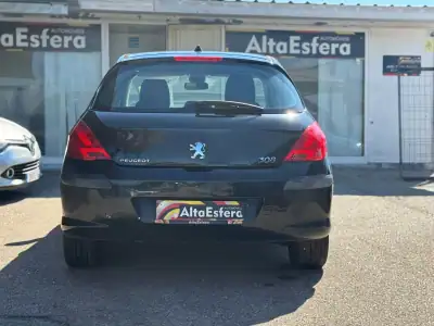 Peugeot 308 2010 - 8000 EUR, 163281 km - AUTO.MOTO.pt - 163281km - foto 7 de 17